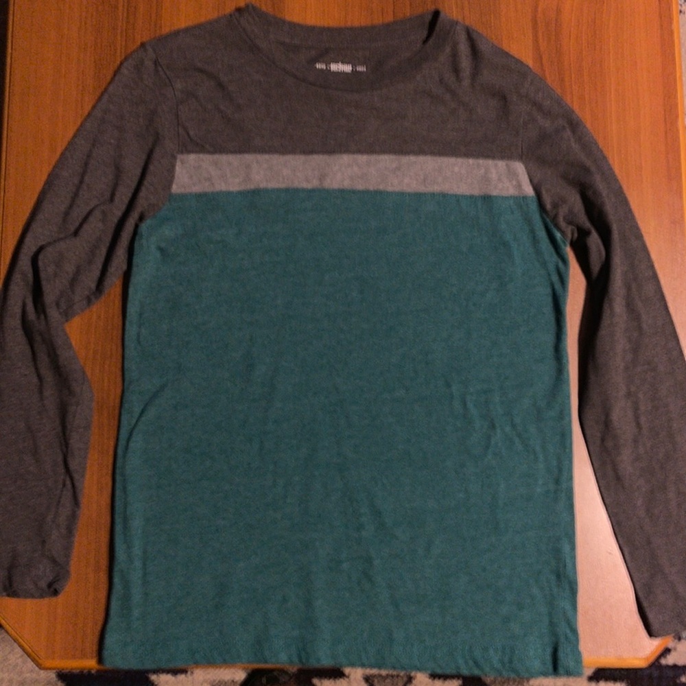 Boys long sleeved shirt L